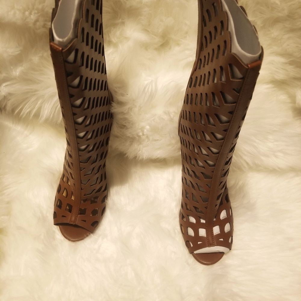 Heart Soul Laser Cut Bootie Congac Size 8.5M